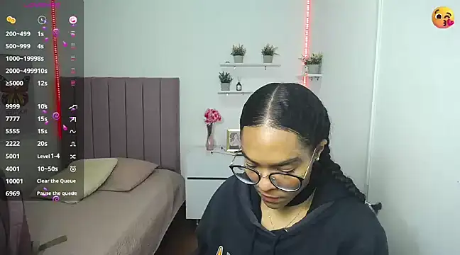 Nina lovee  online show from 21, 12, 2024