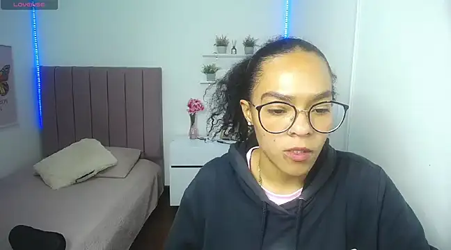 Nina lovee  online show from 26, 12, 2024