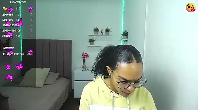 Nina lovee  online show from 30, 12, 2024