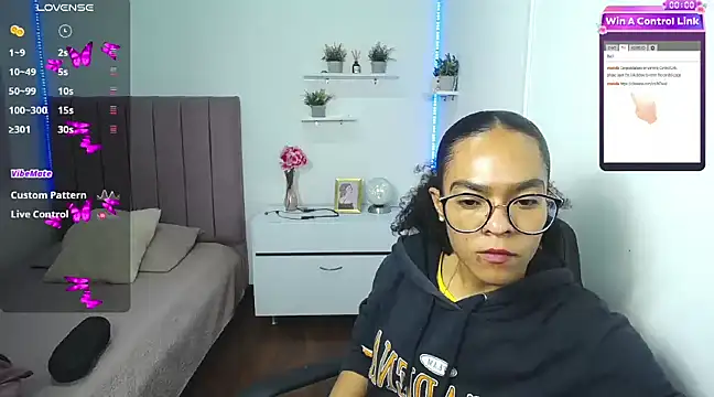 Nina lovee  online show from 31, 12, 2024