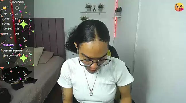Nina lovee  online show from 8, 1, 2025