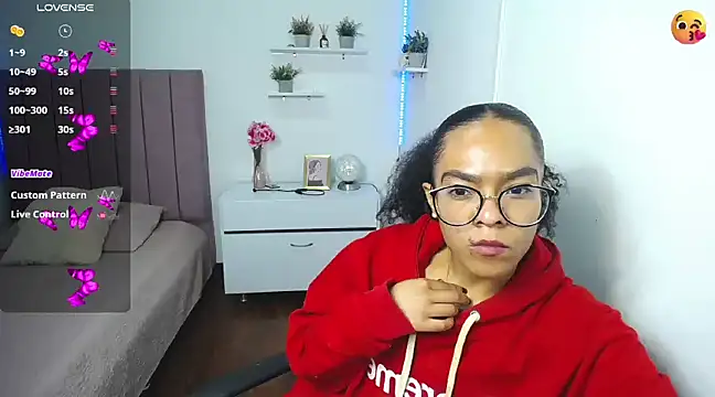 Nina lovee  online show from 9, 1, 2025
