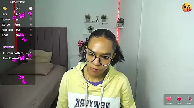 Nina lovee  online show from 13, 1, 2025
