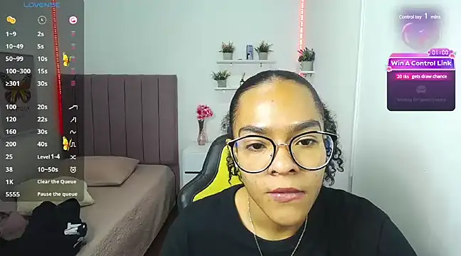 Nina lovee  online show from 4, 2, 2025