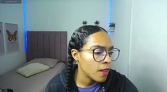 Nina lovee  online show from 8, 2, 2025