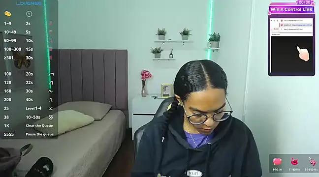 Nina lovee  online show from 8, 2, 2025