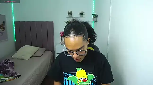 Nina lovee  online show from 13, 2, 2025