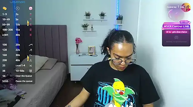 Nina lovee  online show from 13, 2, 2025