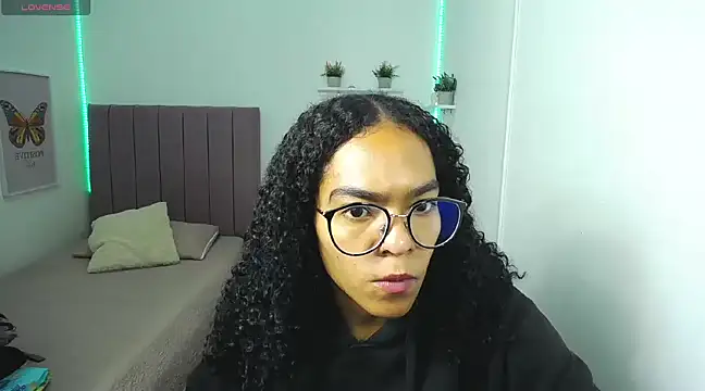 Nina lovee  online show from 17, 2, 2025