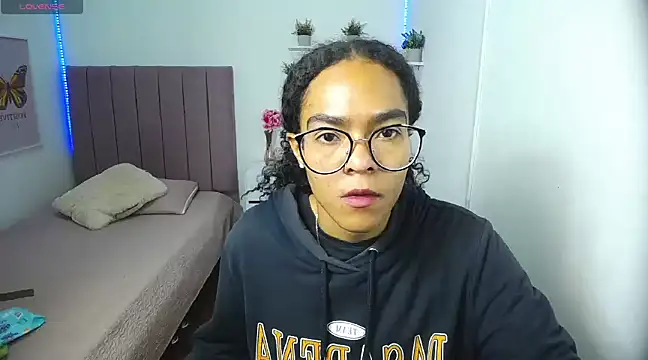 Nina lovee  online show from 21, 2, 2025