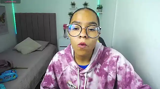 Nina lovee  online show from 27, 2, 2025