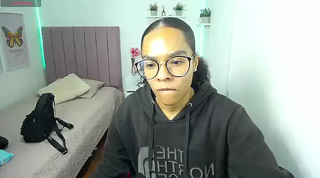 Nina lovee  online show from 13, 3, 2025