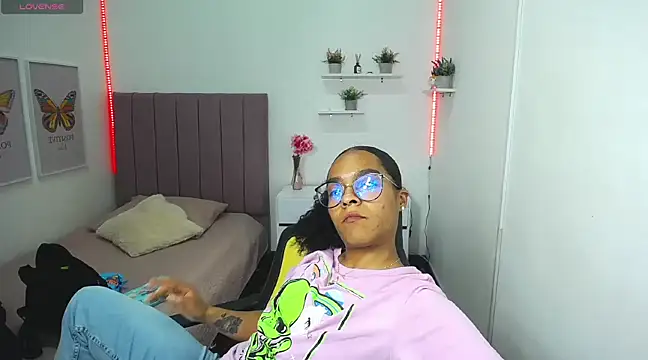 Nina lovee  online show from 20, 3, 2025