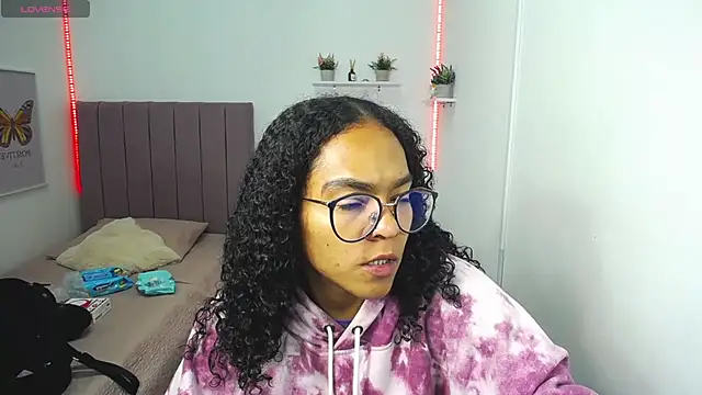 Nina lovee  online show from 22, 3, 2025