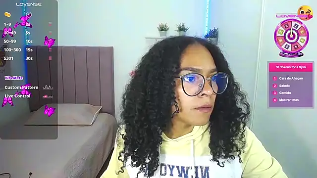 Nina lovee  online show from 9, 9, 2025