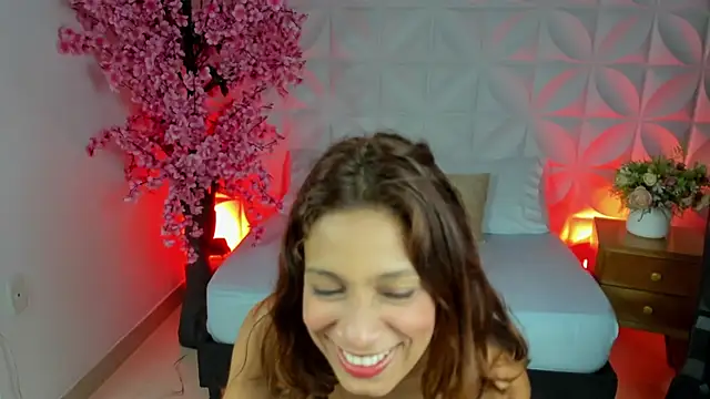 Snapshot of cora_22 chatting on 4, 12, 2024 cora 22 online show from 4, 12, 2024