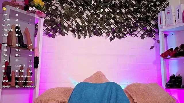 Snapshot of louise_nails chatting on 18, 7, 2026 louise nails online show from 18, 7, 2026