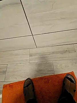 Snapshot of cross10 chatting on 5, 1, 2025 cross10 online show from 5, 1, 2025