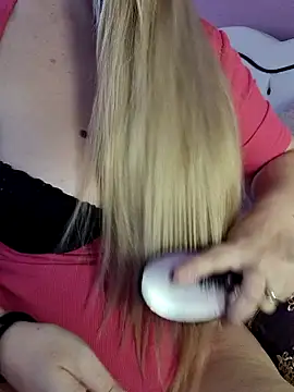 Snapshot of VictoriaMiami chatting on 11, 10, 2025 VictoriaMiami online show from 11, 10, 2025