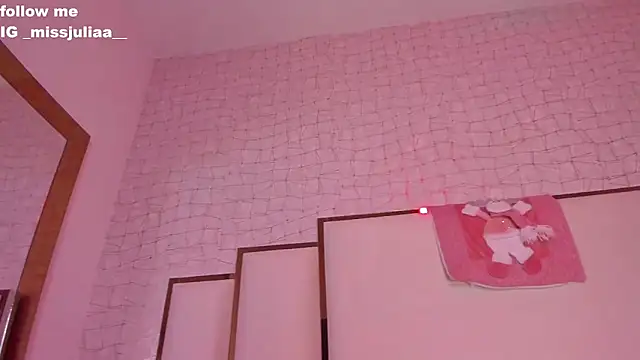 Snapshot of missjuliaa_ chatting on 12, 12, 2024 missjuliaa online show from 12, 12, 2024