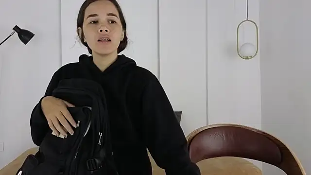 Snapshot of sexychanell_18 chatting on 19, 12, 2025 sexychanell 18 online show from 19, 12, 2025