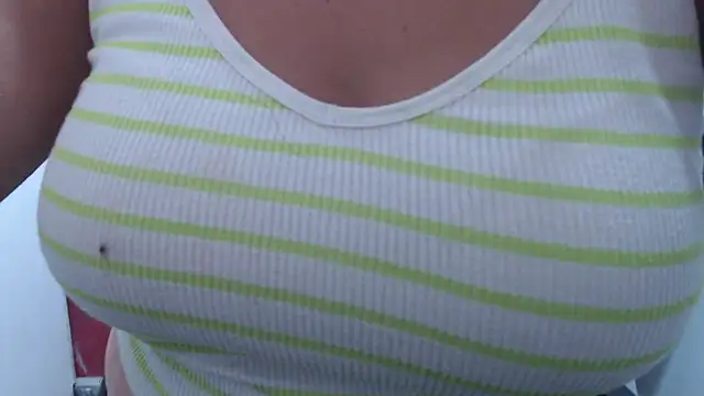 Snapshot of Laura_hottt chatting on 27, 10, 2025 Laura hottt online show from 27, 10, 2025