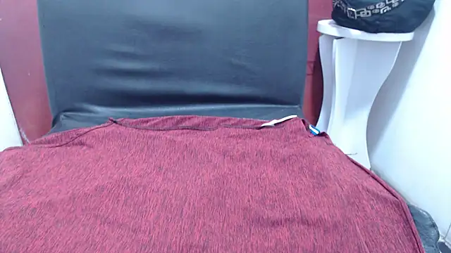 Snapshot of Laura_hottt chatting on 28, 10, 2025 Laura hottt online show from 28, 10, 2025