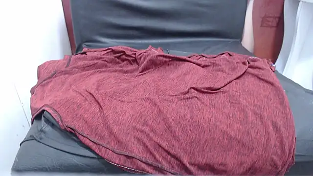 Snapshot of Laura_hottt chatting on 29, 10, 2025 Laura hottt online show from 29, 10, 2025