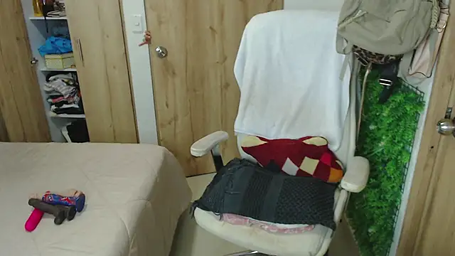 Snapshot of Neerea chatting on 17, 10, 2025 Neerea online show from 17, 10, 2025