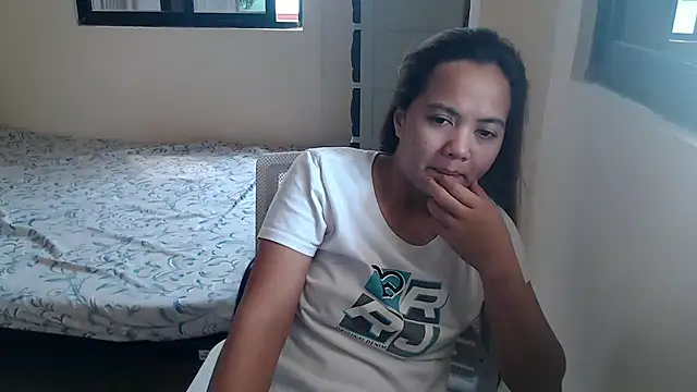 Snapshot of xTheLastVIRGINx chatting on 8, 10, 2025 xTheLastVIRGINx online show from 8, 10, 2025