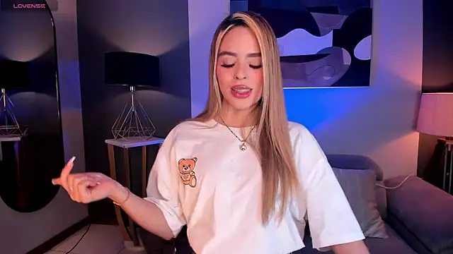 JuanitaClay online show from 12, 9, 2025