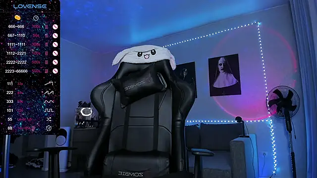 Snapshot of RachelQueen_ chatting on 13, 11, 2025 RachelQueen online show from 13, 11, 2025