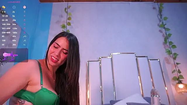 lara giraldo online show from 31, 12, 2024