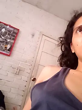 Snapshot of valeriaswang_Lucas chatting on 6, 3, 2026 valeriaswang Lucas online show from 6, 3, 2026