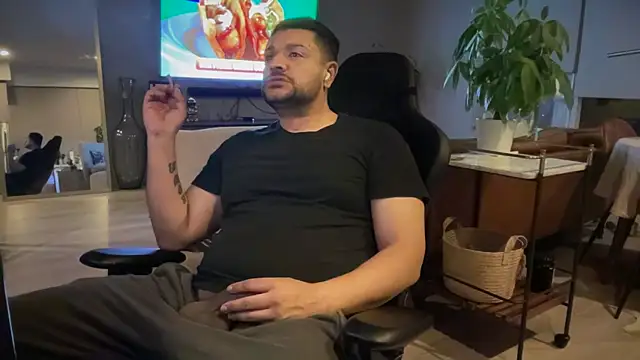 Snapshot of HungandThickLatin chatting on 2, 1, 2025 HungandThickLatin online show from 2, 1, 2025