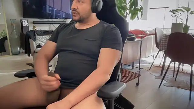 Snapshot of HungandThickLatin chatting on 20, 3, 2025 HungandThickLatin online show from 20, 3, 2025