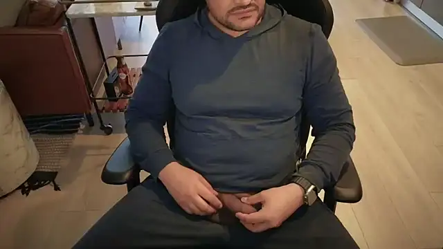 Snapshot of HungandThickLatin chatting on 14, 11, 2025 HungandThickLatin online show from 14, 11, 2025