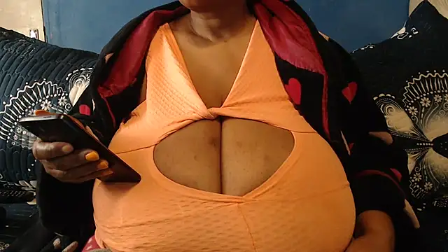 Snapshot of CUTEFIRMMELONSS chatting on 17, 9, 2025 CUTEFIRMMELONSS online show from 17, 9, 2025