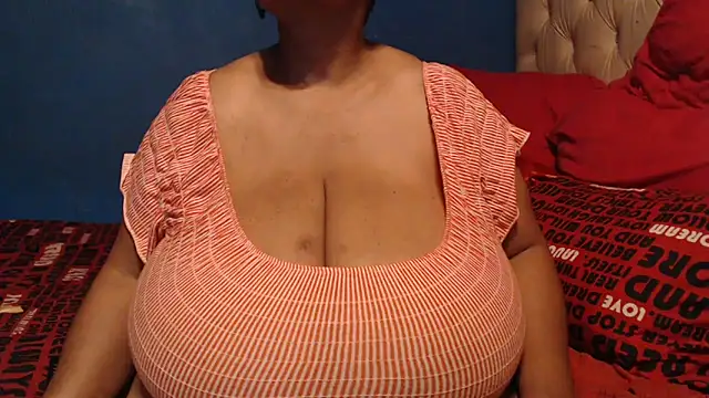 Snapshot of CUTEFIRMMELONSS chatting on 25, 10, 2025 CUTEFIRMMELONSS online show from 25, 10, 2025