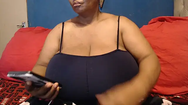 Snapshot of CUTEFIRMMELONSS chatting on 28, 10, 2025 CUTEFIRMMELONSS online show from 28, 10, 2025