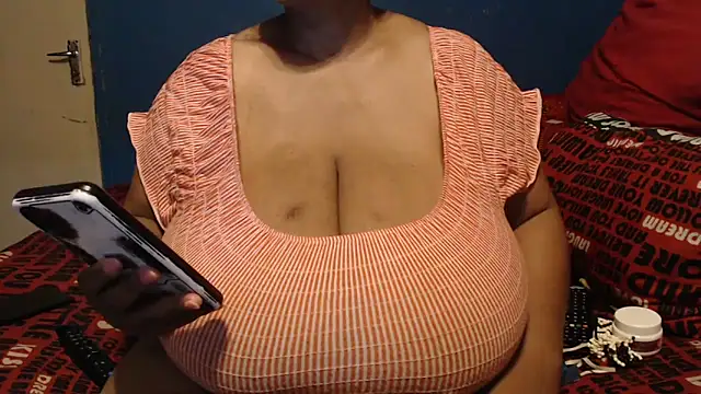 Snapshot of CUTEFIRMMELONSS chatting on 30, 10, 2025 CUTEFIRMMELONSS online show from 30, 10, 2025