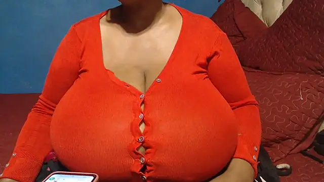 CUTEFIRMMELONSS online show from 4, 5, 2026