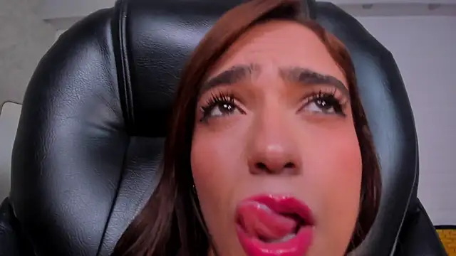 MariamRivera  online show from 15, 12, 2024