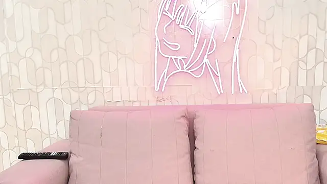 Snapshot of lara_murphy chatting on 8, 10, 2025 lara murphy online show from 8, 10, 2025