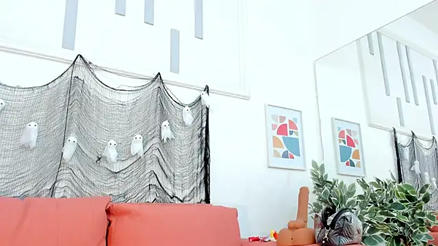 Snapshot of lara_murphy chatting on 21, 10, 2025 lara murphy online show from 21, 10, 2025