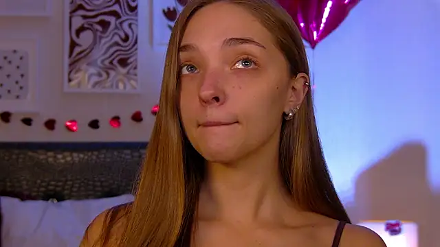 Snapshot of VirginieCruz chatting on 24, 2, 2026 VirginieCruz online show from 24, 2, 2026