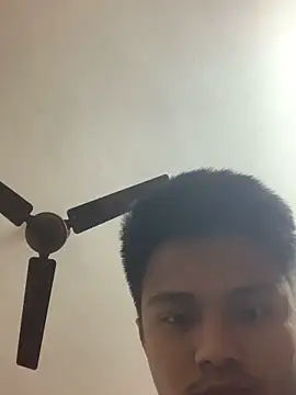 Snapshot of Hullax chatting on 4, 3, 2026 Hullax online show from 4, 3, 2026