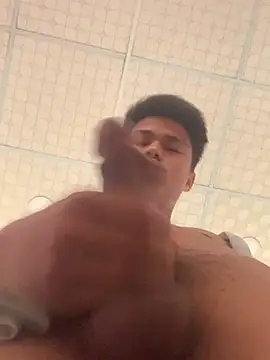 Snapshot of Hullax chatting on 4, 4, 2026 Hullax online show from 4, 4, 2026