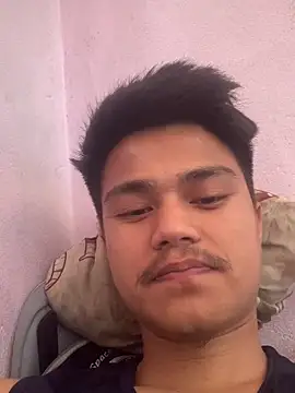 Snapshot of Hullax chatting on 5, 4, 2026 Hullax online show from 5, 4, 2026