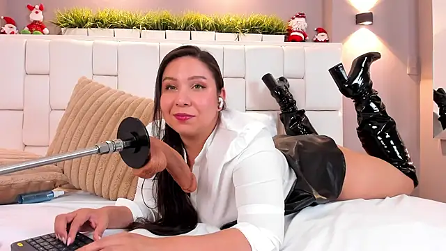 Isabella Daniell online show from 25, 12, 2024